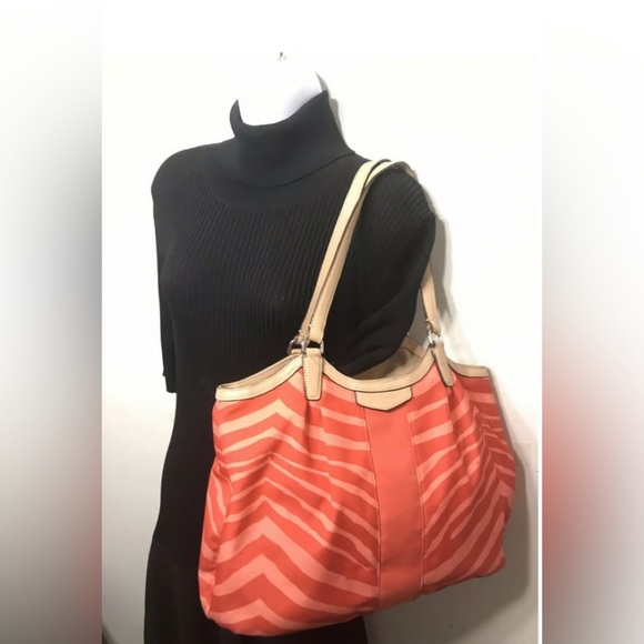 COACH Animal Print Handbag -Brand New Never Used - Picture 14 of 14